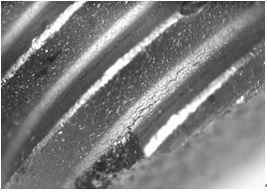 圖9-20 源區螺紋根部裂紋宏觀形貌